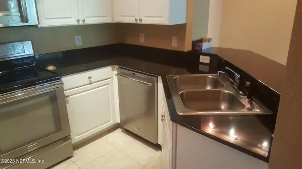 Jacksonville, FL 32216,8539 GATE Pkwy W #622