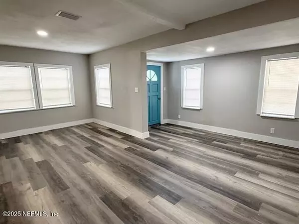 Jacksonville Beach, FL 32250,222 9TH ST S