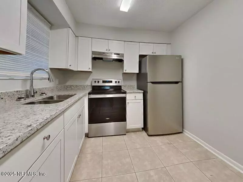 Jacksonville, FL 32210,6828 MEDELLIN CT