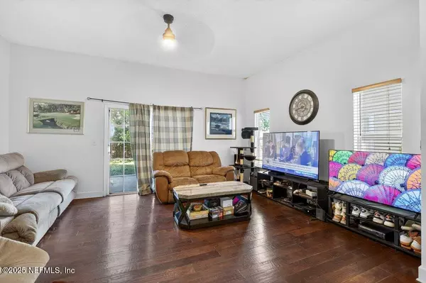 Jacksonville Beach, FL 32250,851 6TH AVE S