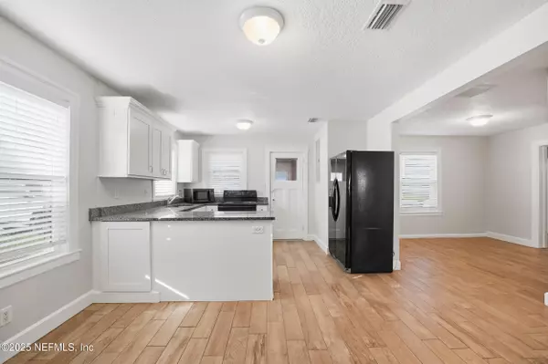 Jacksonville Beach, FL 32250,1211 PENMAN RD