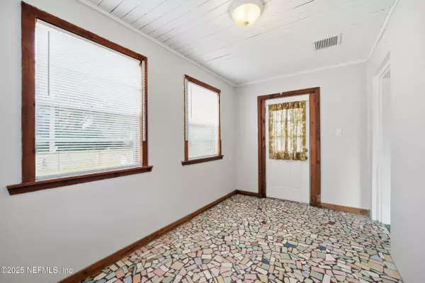 Jacksonville Beach, FL 32250,1211 PENMAN RD