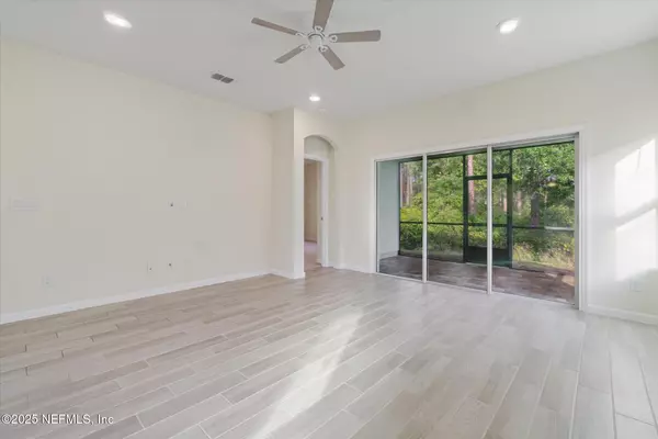 Jacksonville, FL 32222,10369 PAVNES CREEK DR