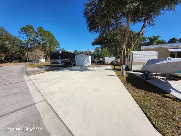 Welaka, FL 32193,1074 FRONT #108 ST