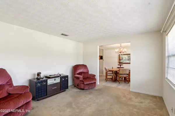 Orange Park, FL 32073,588 CLERMONT AVE S