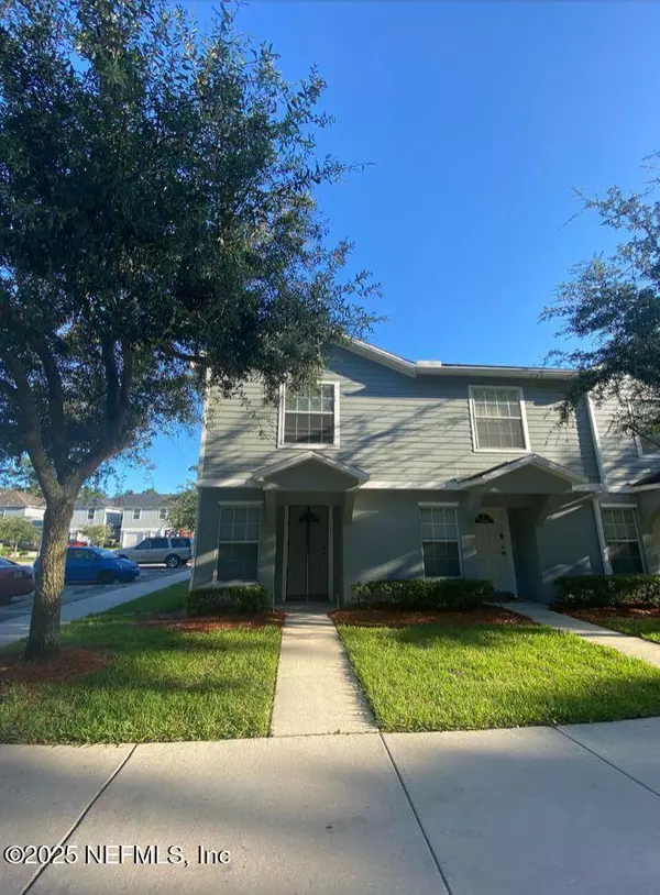 8465 MCGIRTS VILLAGE LN LN, Jacksonville, FL 32210