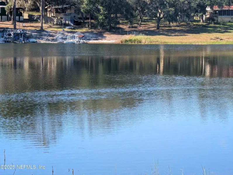 111 SILVER LAKE DR, Hawthorne, FL 32640