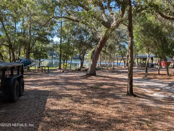 Hawthorne, FL 32640,111 SILVER LAKE DR