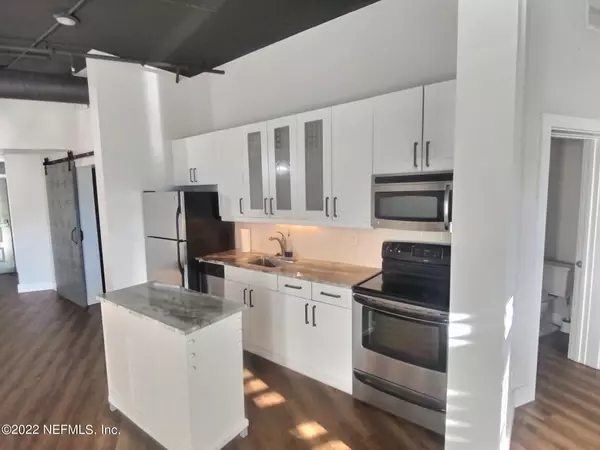 Jacksonville, FL 32204,2064 HERSCHEL ST #302