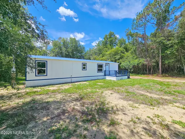 Interlachen, FL 32148,311 6TH WAY