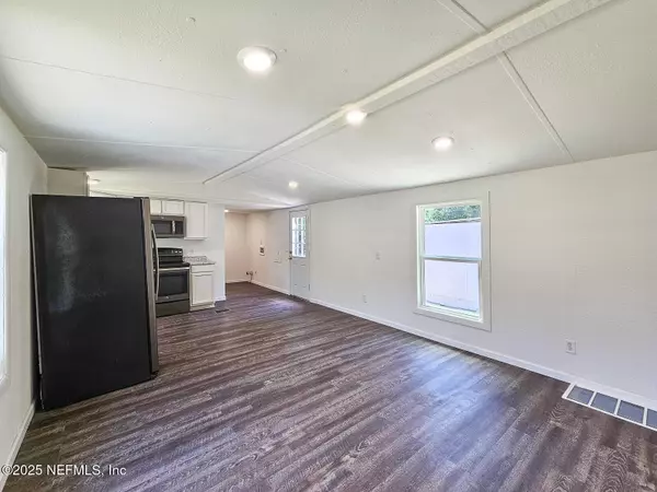 Interlachen, FL 32148,311 6TH WAY