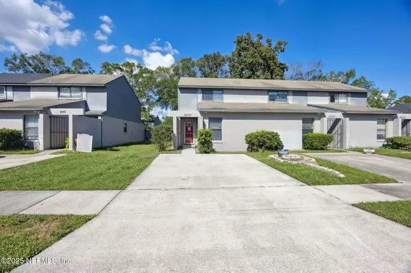 5541 GREATPINE LN N #4, Jacksonville, FL 32244
