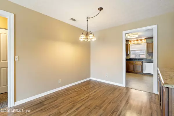 Jacksonville, FL 32217,4915 BAYMEADOWS RD #3C