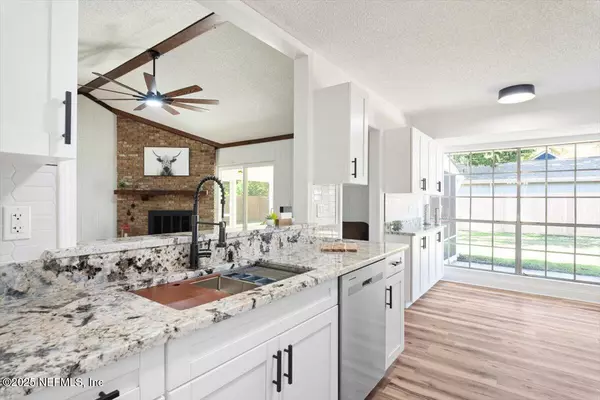 Jacksonville, FL 32244,6698 ARROWROOT DR