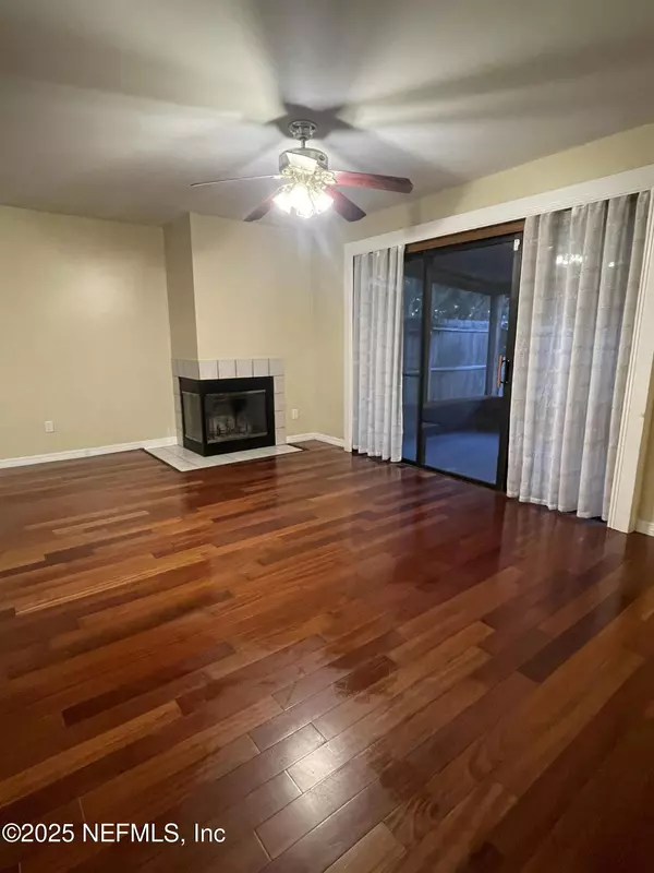 Jacksonville, FL 32225,12044 CANDLEWYCK LN