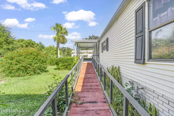 Satsuma, FL 32189,216 CAMELLIA DR