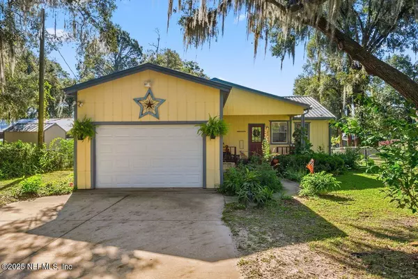 832 LAKE SHORE TER, Interlachen, FL 32148