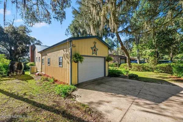 Interlachen, FL 32148,832 LAKE SHORE TER