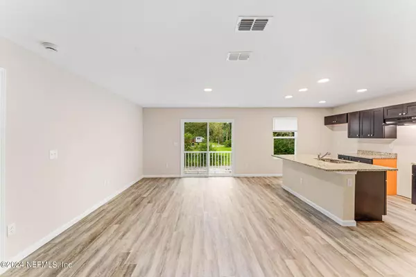 Jacksonville, FL 32208,918 DEERWOOD CIR S