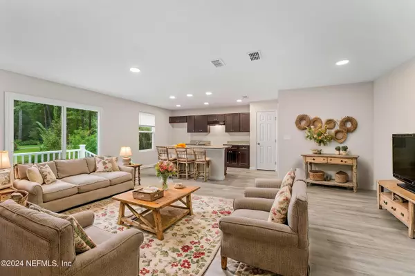 Jacksonville, FL 32208,918 DEERWOOD CIR S