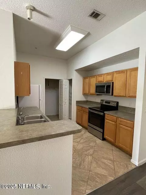 Jacksonville, FL 32277,7920 MERRILL RD #2104