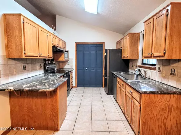 Palatka, FL 32177,112 W CAMELOT DR