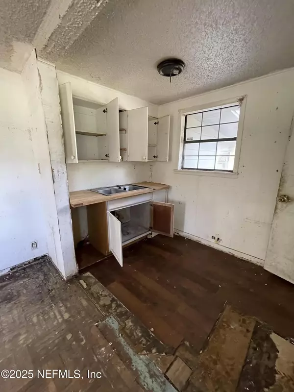 Jacksonville, FL 32208,81 E 61ST ST