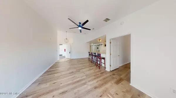 Jacksonville, FL 32277,7920 MERRILL RD #911