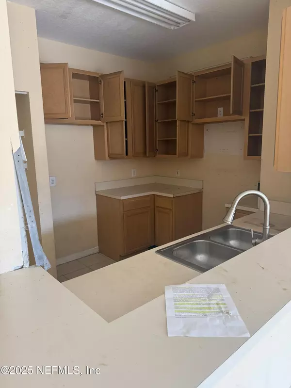 Jacksonville, FL 32216,8601 BEACH BLVD #921