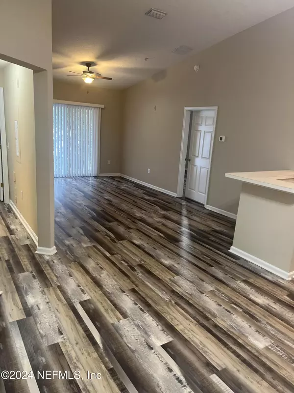 Jacksonville, FL 32244,6069 MAGGIES CIR #112