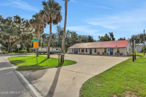 Welaka, FL 32193,417 ELM ST #417