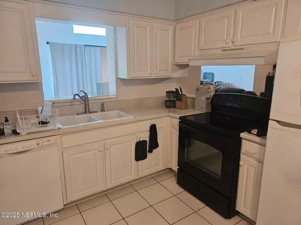 Jacksonville, FL 32216,3332 KEGLER DR