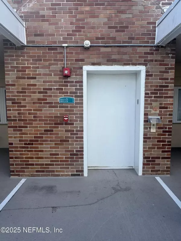 Jacksonville, FL 32205,2912 ST JOHNS AVE #17