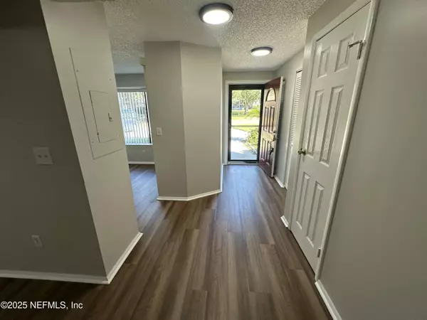 Jacksonville, FL 32244,7042 PRESTWICK CIR S