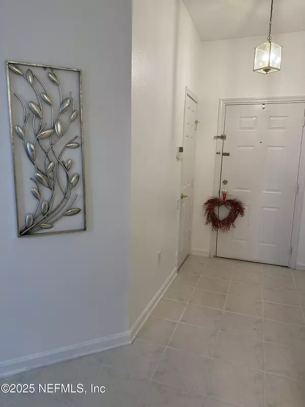 Jacksonville, FL 32256,10550 BAYMEADOWS RD #818