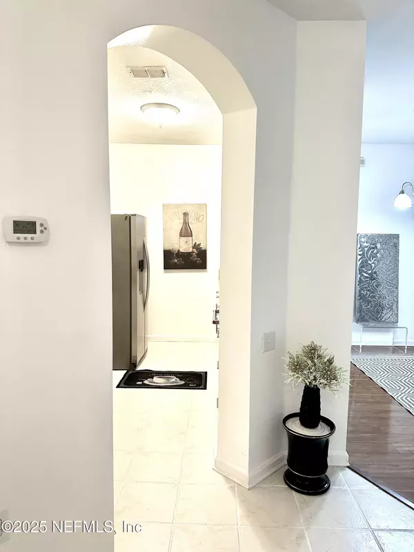 Jacksonville, FL 32256,10550 BAYMEADOWS RD #818