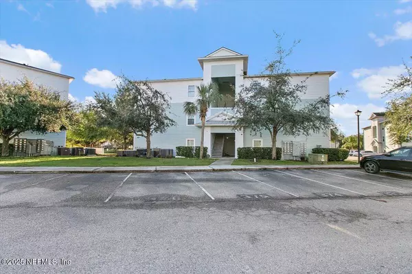 Jacksonville, FL 32256,8201 GREEN PARROT RD #307