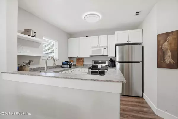 Jacksonville Beach, FL 32250,1800 THE GREENS WAY #1803