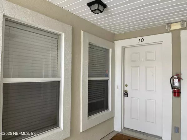 Jacksonville, FL 32257,9400 UNDERWING WAY #10