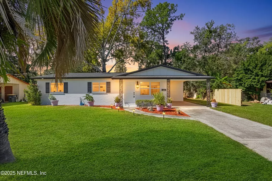 3064 CARREVERO DR W, Jacksonville, FL 32216