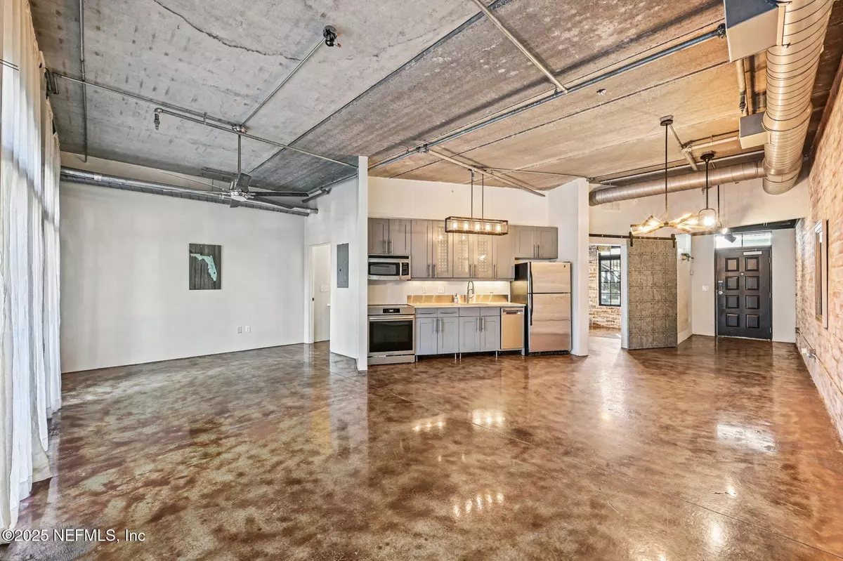 Jacksonville, FL 32204,2064 HERSCHEL ST #106