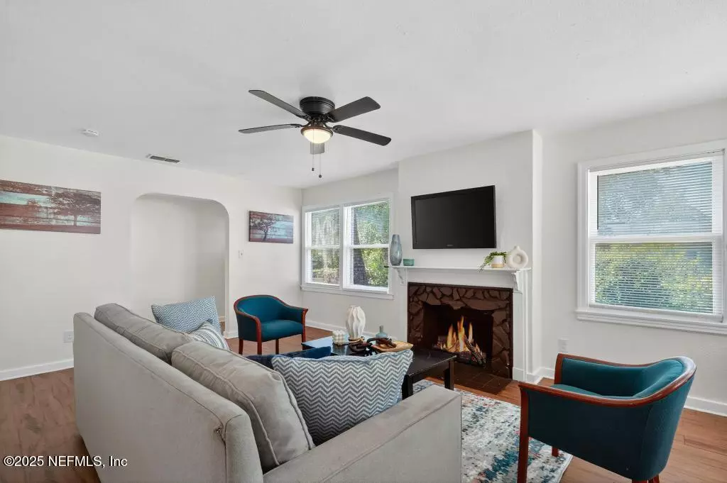 Jacksonville, FL 32206,138 W 17TH ST