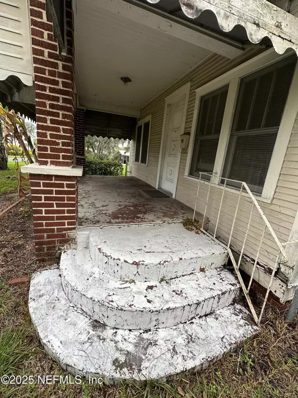 Jacksonville, FL 32208,7625 N NORTH SHORE DR