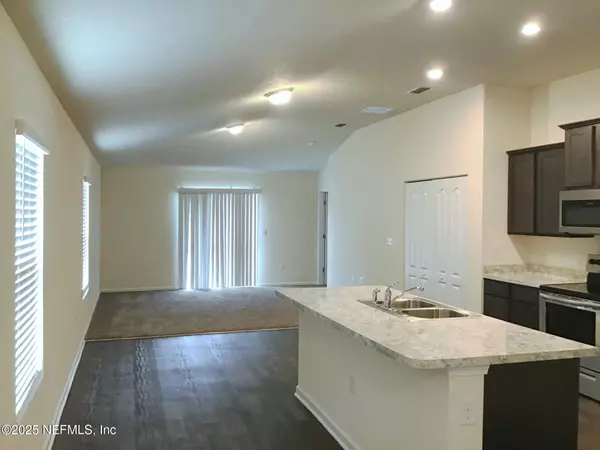 Jacksonville, FL 32256,8189 MEADOW WALK LN