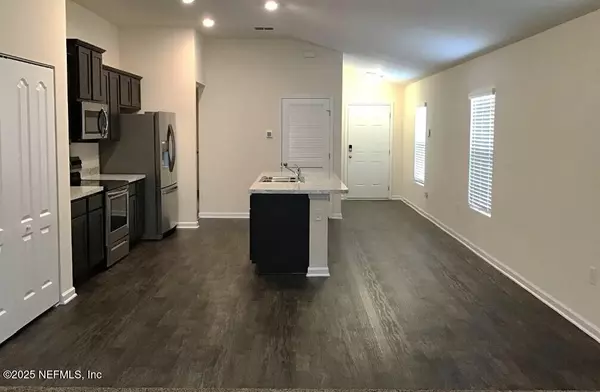 Jacksonville, FL 32256,8189 MEADOW WALK LN