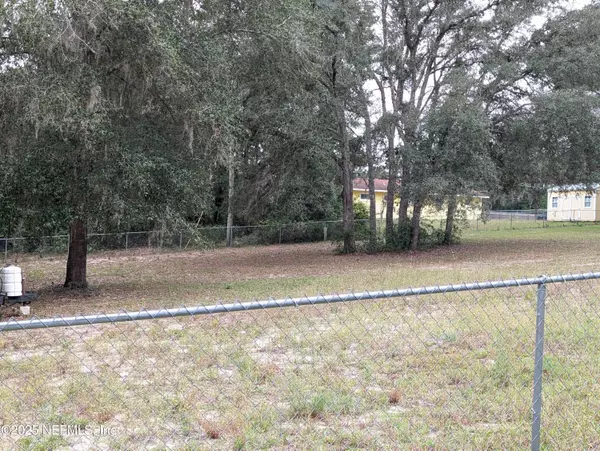 Interlachen, FL 32148,211 1ST WAY