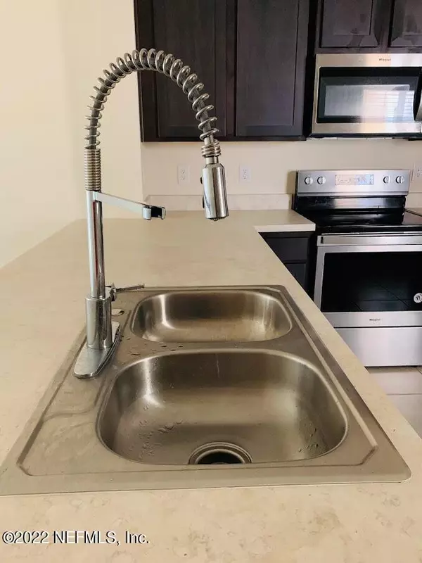 Jacksonville, FL 32256,7703 LEGACY TRL