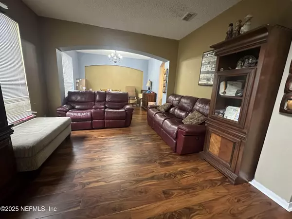 Jacksonville, FL 32221,998 FOX CHAPEL LN