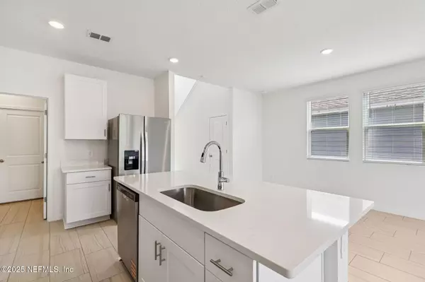 7782 CAHILL LN, Jacksonville, FL 32219