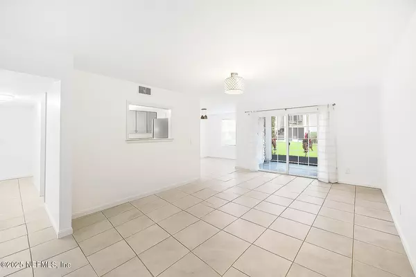 Jacksonville, FL 32217,4329 PLAZA GATE LN S #101